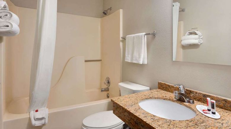 <b>Travelodge Jefferson City Room</b>. Images powered by <a href="https://iceportal.shijigroup.com/" title="IcePortal" target="_blank">IcePortal</a>.