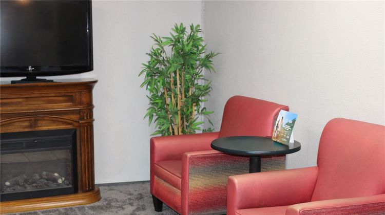 Super 8 Williston Lobby