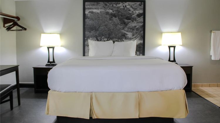 Super 8 Williston Suite