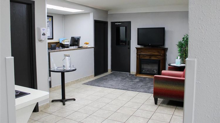 Super 8 Williston Lobby