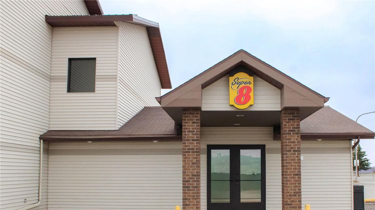 Super 8 Williston Exterior