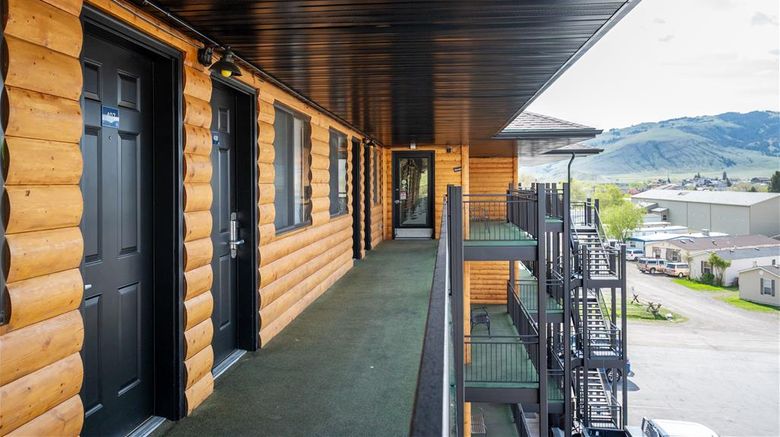 <b>Travelodge Gardiner at Yellowstone Park Exterior</b>. Images powered by <a href="https://iceportal.shijigroup.com/" title="IcePortal" target="_blank">IcePortal</a>.