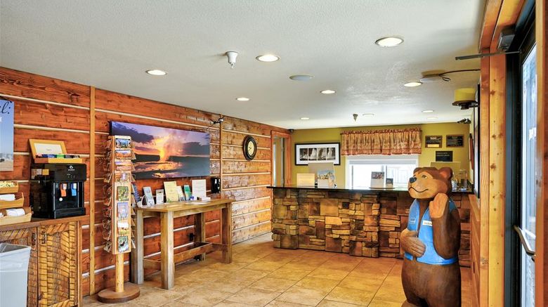 <b>Travelodge Gardiner at Yellowstone Park Lobby</b>. Images powered by <a href="https://iceportal.shijigroup.com/" title="IcePortal" target="_blank">IcePortal</a>.