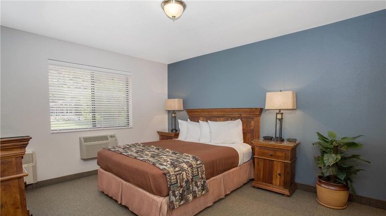 <b>Travelodge Gardiner at Yellowstone Park Suite</b>. Images powered by <a href="https://iceportal.shijigroup.com/" title="IcePortal" target="_blank">IcePortal</a>.