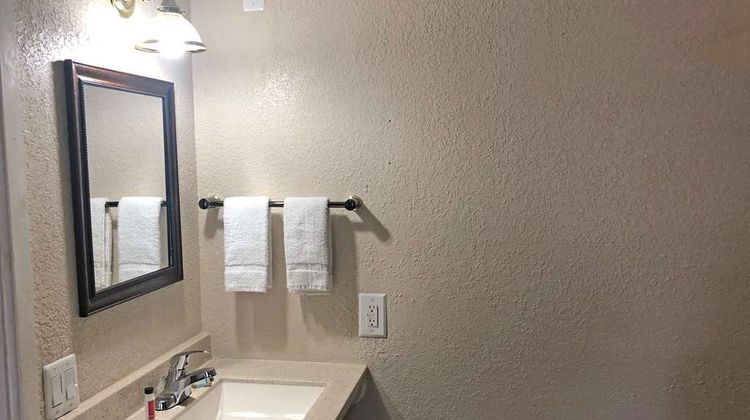 Knights Inn Harrisonville Room