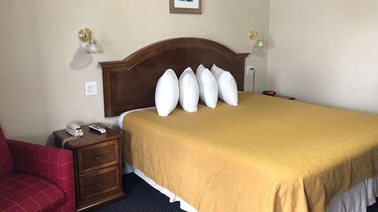 Knights Inn Harrisonville Room