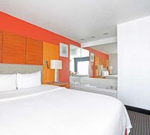 Days Inn Calumet Park Room
