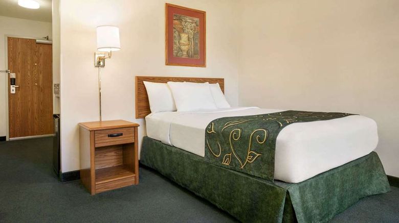 <b>Travelodge Morrill Room</b>. Images powered by <a href="https://iceportal.shijigroup.com/" title="IcePortal" target="_blank">IcePortal</a>.