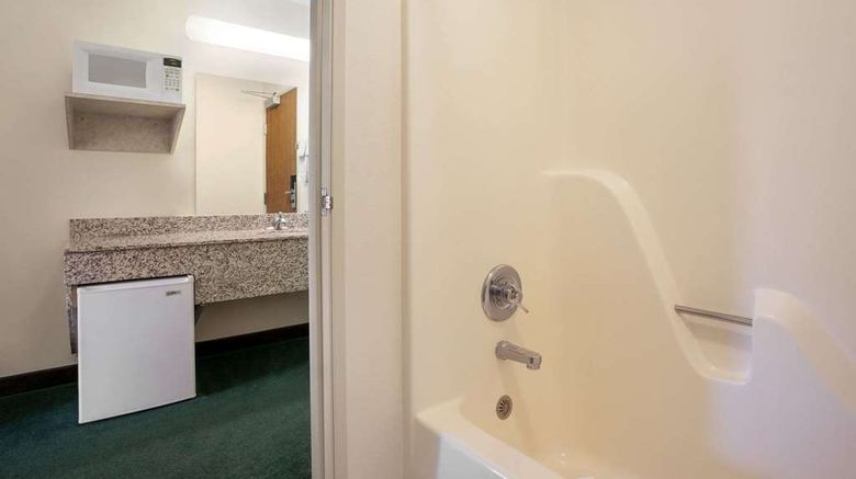<b>Travelodge Morrill Room</b>. Images powered by <a href="https://iceportal.shijigroup.com/" title="IcePortal" target="_blank">IcePortal</a>.