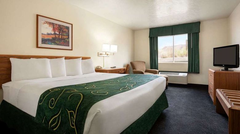 <b>Travelodge Green River Room</b>. Images powered by <a href="https://iceportal.shijigroup.com/" title="IcePortal" target="_blank">IcePortal</a>.