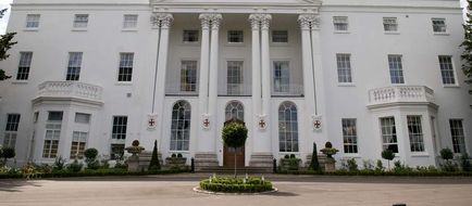 De Vere Beaumont Estate Exterior