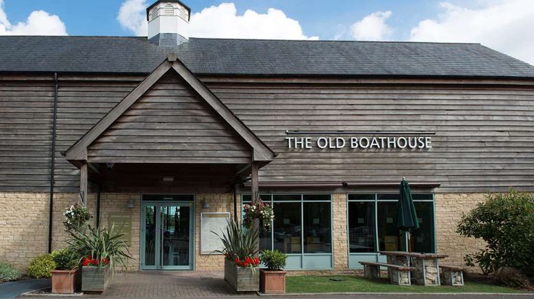 <b>De Vere Cotswold Water Park Restaurant</b>. Images powered by <a href="https://iceportal.shijigroup.com/" title="IcePortal" target="_blank">IcePortal</a>.