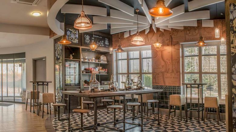 <b>De Vere Latimer Estate Restaurant</b>. Images powered by <a href="https://iceportal.shijigroup.com/" title="IcePortal" target="_blank">IcePortal</a>.