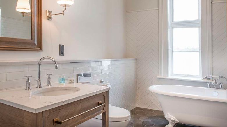 <b>De Vere Latimer Estate Suite</b>. Images powered by <a href="https://iceportal.shijigroup.com/" title="IcePortal" target="_blank">IcePortal</a>.