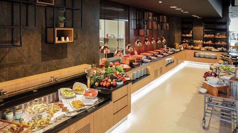 <b>Hilton Garden Inn Tirana Restaurant</b>. Images powered by <a href="https://iceportal.shijigroup.com/" title="IcePortal" target="_blank">IcePortal</a>.
