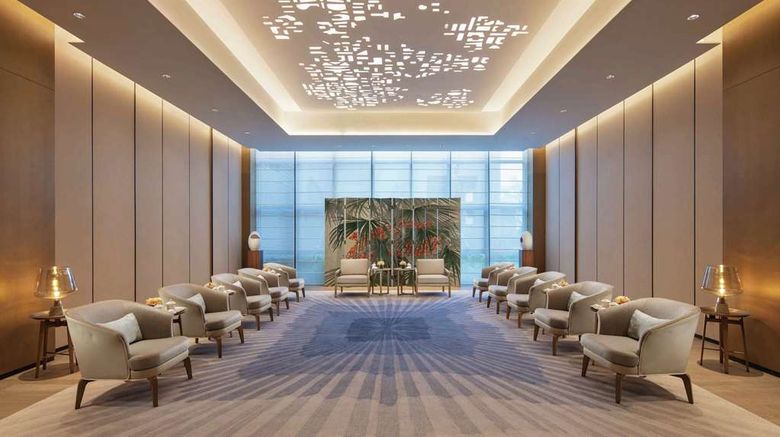 <b>DoubleTree Resort – Xinglong Lakeside Restaurant</b>. Images powered by <a href="https://iceportal.shijigroup.com/" title="IcePortal" target="_blank">IcePortal</a>.