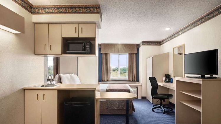 Travelodge Fort Scott Suite