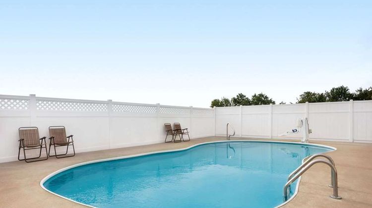 Travelodge Fort Scott Pool