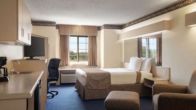 Travelodge Fort Scott Suite