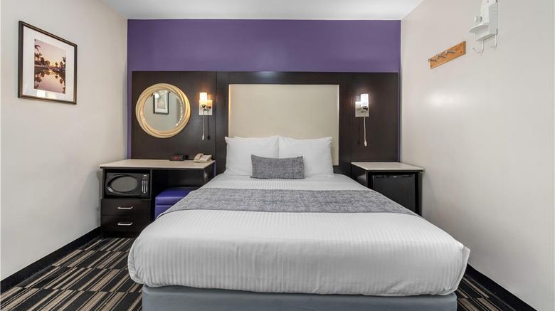 <b>SureStay Hotel by BW Beverly Hills West Room</b>. Images powered by <a href="https://iceportal.shijigroup.com/" title="IcePortal" target="_blank">IcePortal</a>.