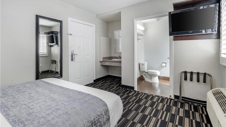 <b>SureStay Hotel by BW Beverly Hills West Room</b>. Images powered by <a href="https://iceportal.shijigroup.com/" title="IcePortal" target="_blank">IcePortal</a>.