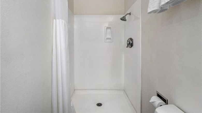 <b>SureStay Hotel by BW Beverly Hills West Room</b>. Images powered by <a href="https://iceportal.shijigroup.com/" title="IcePortal" target="_blank">IcePortal</a>.