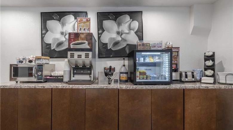 <b>SureStay Hotel by BW Beverly Hills West Restaurant</b>. Images powered by <a href="https://iceportal.shijigroup.com/" title="IcePortal" target="_blank">IcePortal</a>.