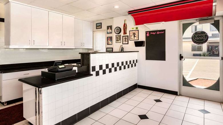 <b>Travelodge Santa Teresa Lobby</b>. Images powered by <a href="https://iceportal.shijigroup.com/" title="IcePortal" target="_blank">IcePortal</a>.
