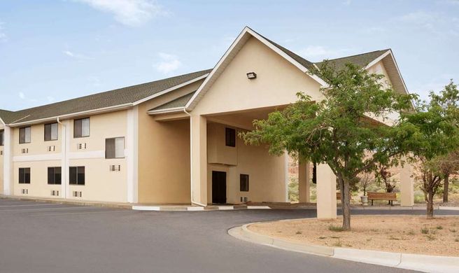 Travelodge Belen Exterior