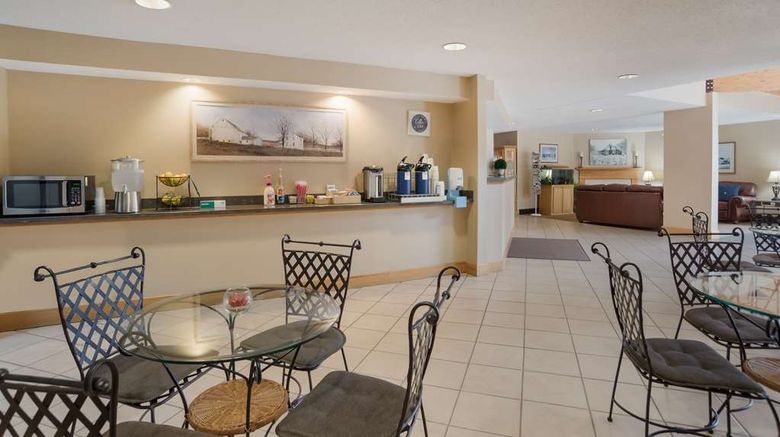 <b>SureStay Plus Hotel by Best Western Restaurant</b>. Images powered by <a href="https://iceportal.shijigroup.com/" title="IcePortal" target="_blank">IcePortal</a>.