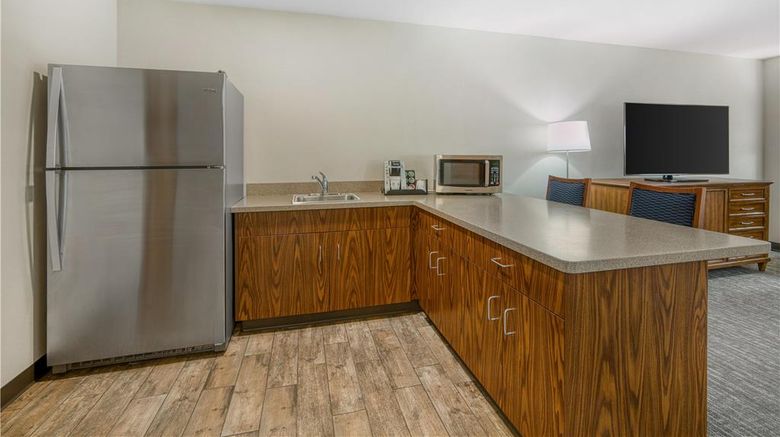 <b>SureStay Plus Hotel by Best Western Room</b>. Images powered by <a href="https://iceportal.shijigroup.com/" title="IcePortal" target="_blank">IcePortal</a>.