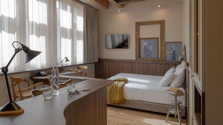 Hotel Saint Paul Room. Images powered by <a href="https://iceportal.shijigroup.com" target="_blank" rel="noopener">Ice Portal</a>.
