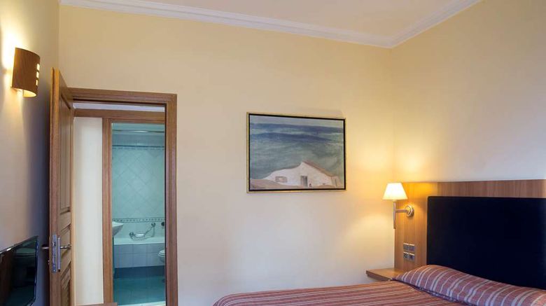 <b>Ramada Athens Attica Riviera Room</b>. Images powered by <a href="https://iceportal.shijigroup.com/" title="IcePortal" target="_blank">IcePortal</a>.