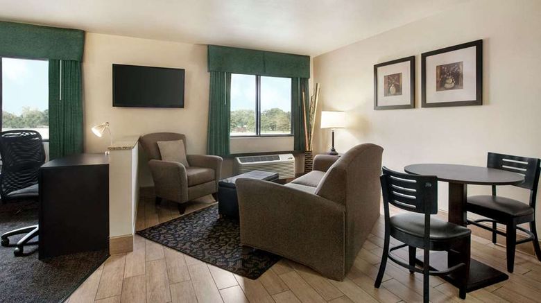 <b>Travelodge Livonia Room</b>. Images powered by <a href="https://iceportal.shijigroup.com/" title="IcePortal" target="_blank">IcePortal</a>.