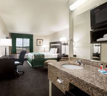 Travelodge Livonia Room
