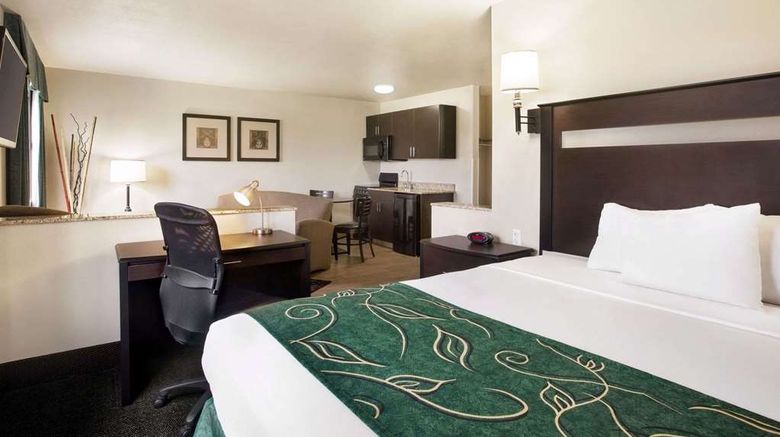 <b>Travelodge Livonia Room</b>. Images powered by <a href="https://iceportal.shijigroup.com/" title="IcePortal" target="_blank">IcePortal</a>.