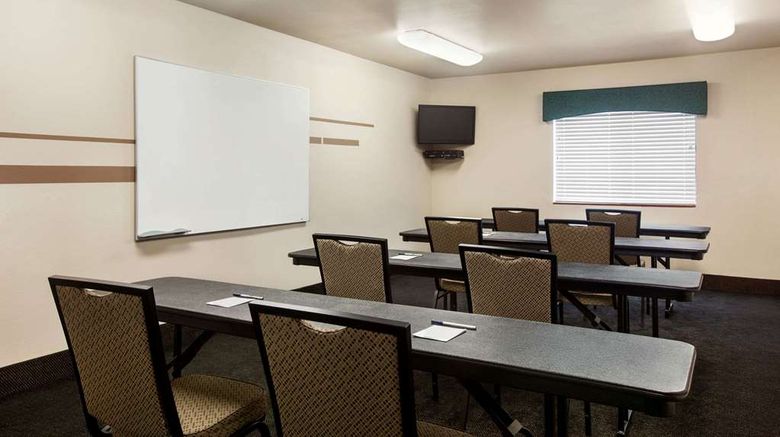 <b>Travelodge Livonia Meeting</b>. Images powered by <a href="https://iceportal.shijigroup.com/" title="IcePortal" target="_blank">IcePortal</a>.