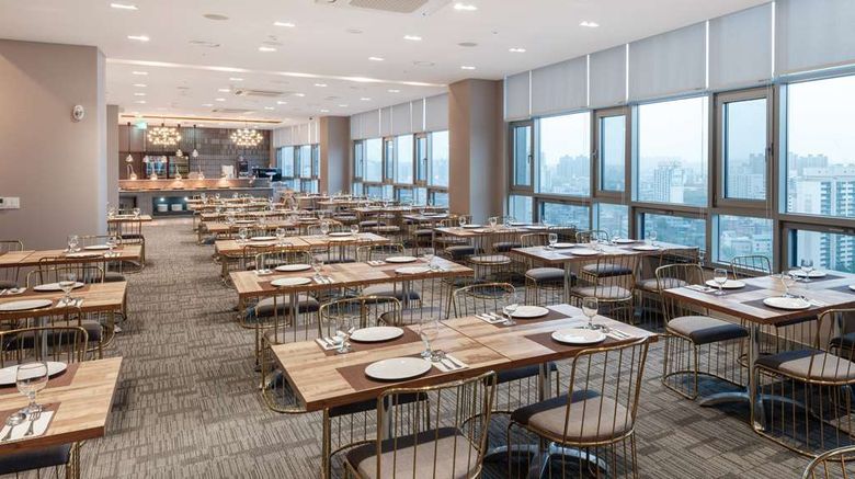 <b>Ramada Encore Cheonan Restaurant</b>. Images powered by <a href="https://iceportal.shijigroup.com/" title="IcePortal" target="_blank">IcePortal</a>.