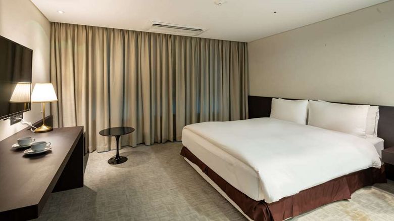 <b>Ramada Encore Cheonan Room</b>. Images powered by <a href="https://iceportal.shijigroup.com/" title="IcePortal" target="_blank">IcePortal</a>.