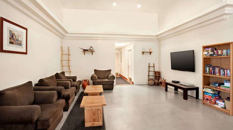 <b>Travelodge Guernsey Lobby</b>. Images powered by <a href="https://iceportal.shijigroup.com/" title="IcePortal" target="_blank">IcePortal</a>.