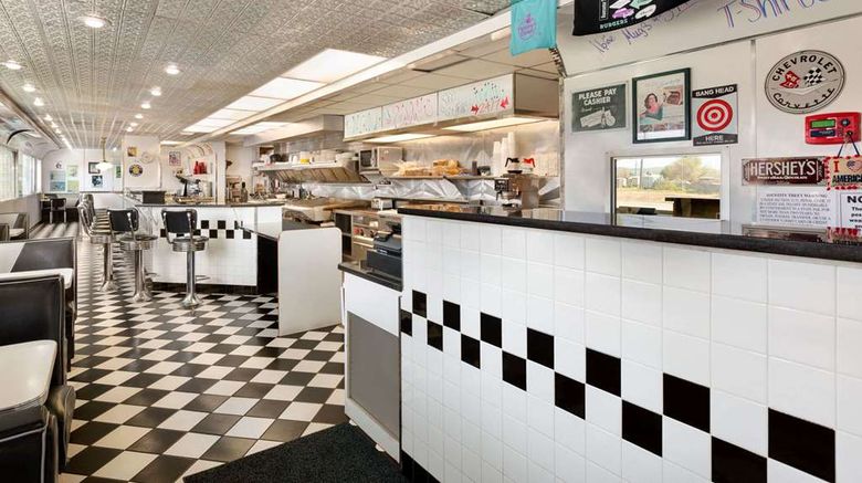 <b>Travelodge Alpine Restaurant</b>. Images powered by <a href="https://iceportal.shijigroup.com/" title="IcePortal" target="_blank">IcePortal</a>.