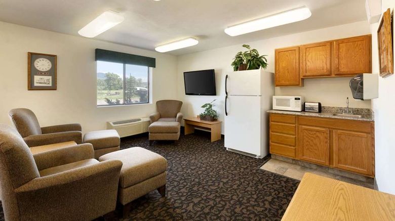 <b>Travelodge Yampa Lobby</b>. Images powered by <a href="https://iceportal.shijigroup.com/" title="IcePortal" target="_blank">IcePortal</a>.