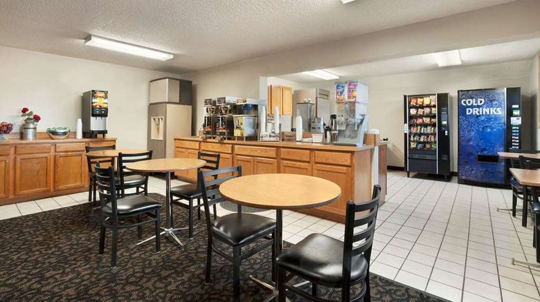 <b>Super 8 by Wyndham Lincoln North Restaurant</b>. Images powered by <a href="https://iceportal.shijigroup.com/" title="IcePortal" target="_blank">IcePortal</a>.