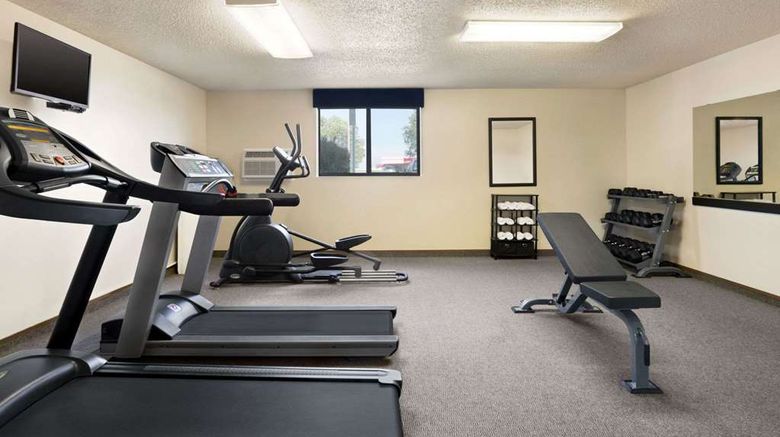 <b>Super 8 by Wyndham Lincoln North Health</b>. Images powered by <a href="https://iceportal.shijigroup.com/" title="IcePortal" target="_blank">IcePortal</a>.
