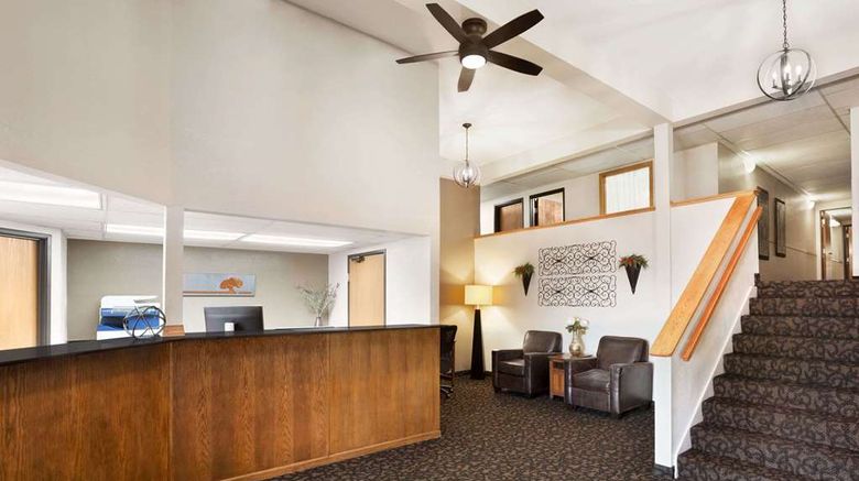 <b>Super 8 by Wyndham Lincoln North Lobby</b>. Images powered by <a href="https://iceportal.shijigroup.com/" title="IcePortal" target="_blank">IcePortal</a>.
