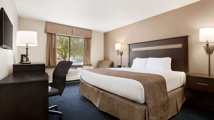 Super 8 by Wyndham Lincoln North Room