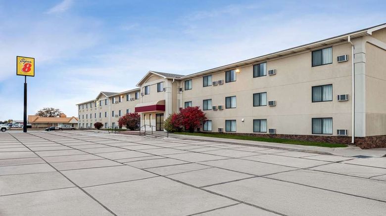 <b>Super 8 by Wyndham Lincoln North Exterior</b>. Images powered by <a href="https://iceportal.shijigroup.com/" title="IcePortal" target="_blank">IcePortal</a>.