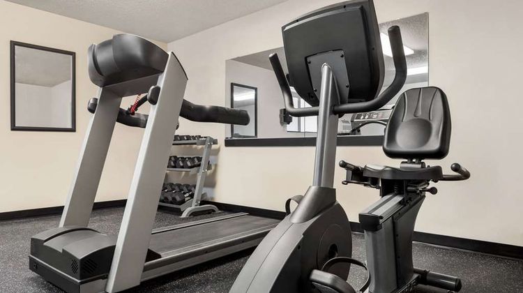 Super 8 by Wyndham Lincoln North Health