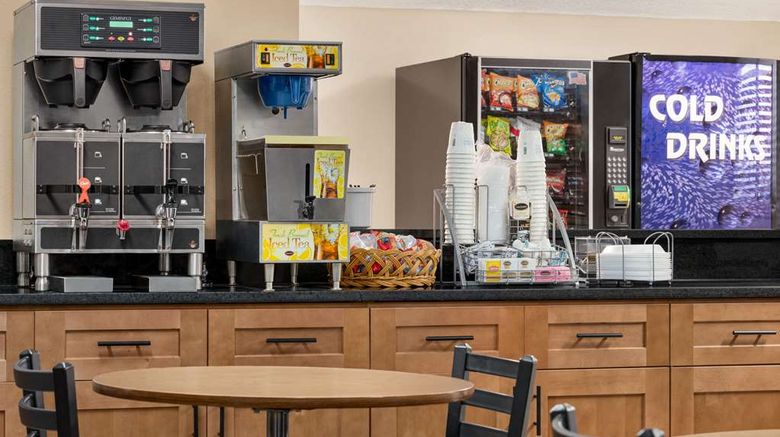 <b>Super 8 by Wyndham Lincoln North Other</b>. Images powered by <a href="https://iceportal.shijigroup.com/" title="IcePortal" target="_blank">IcePortal</a>.