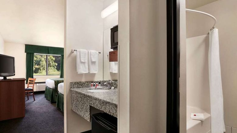 <b>Travelodge Low Moor Near Covington Room</b>. Images powered by <a href="https://iceportal.shijigroup.com/" title="IcePortal" target="_blank">IcePortal</a>.